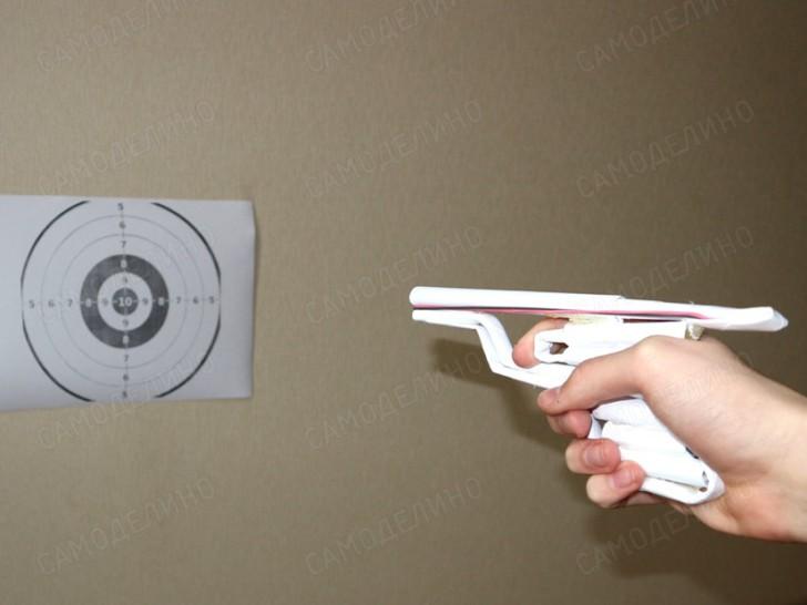 Как сделать пистолет из картона своими руками который стреляет